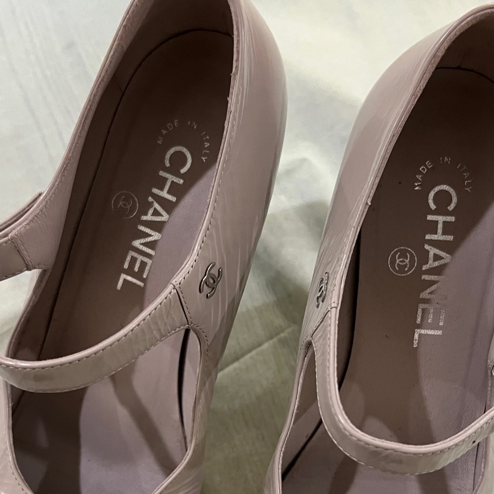 CHANEL Beige and Black Cap-Toe Mary Jane Heels - Picture 2 of 9